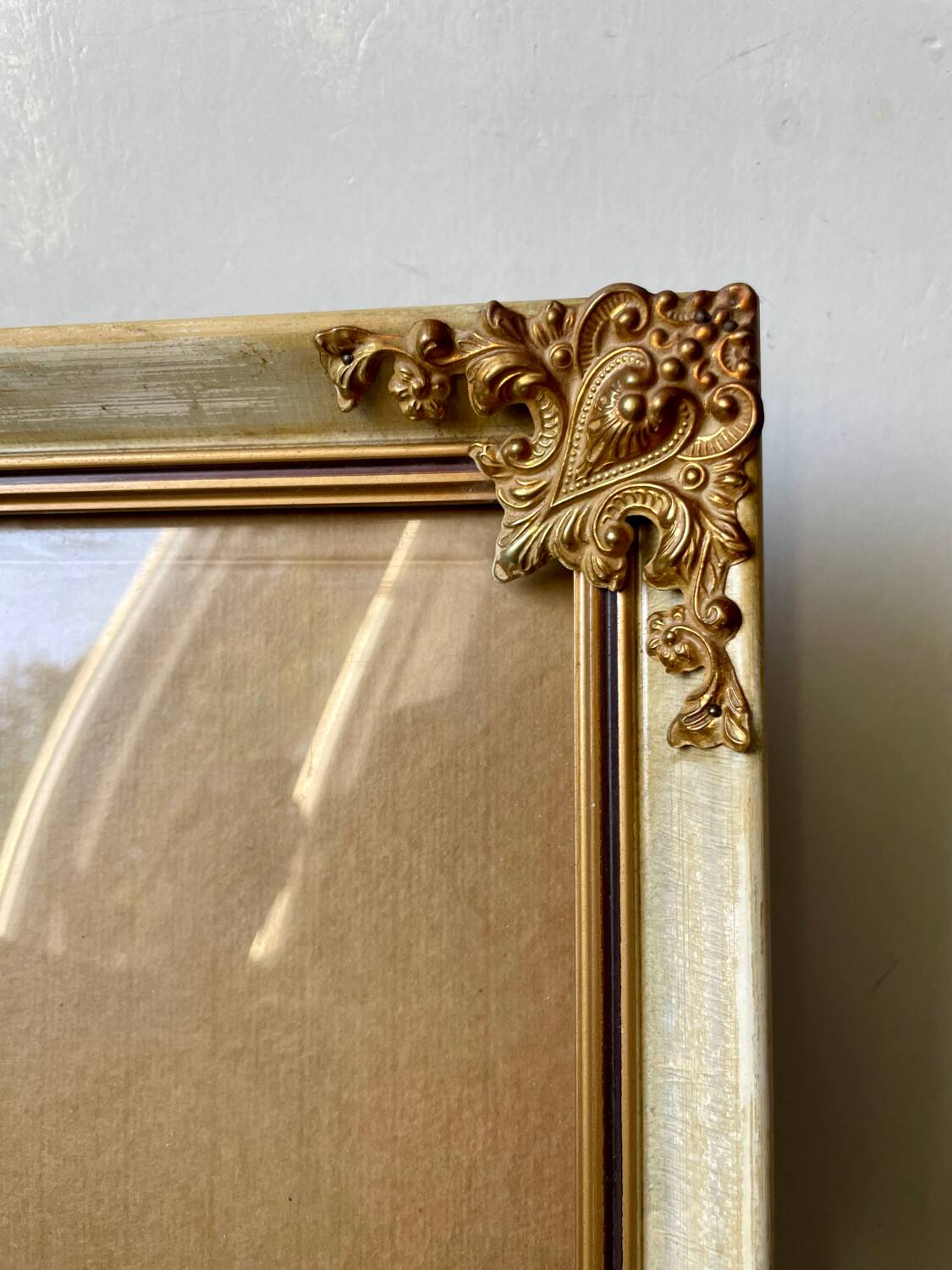 Antique wooden frame with metal gold colored details 28 cm x 22 cm convex glass