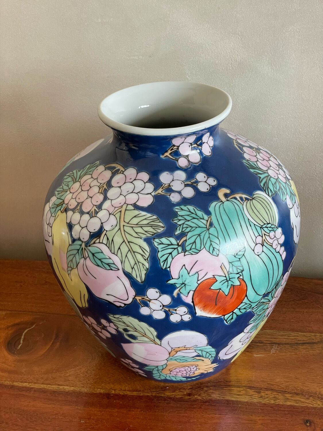 Chinese ball vase floral decoration