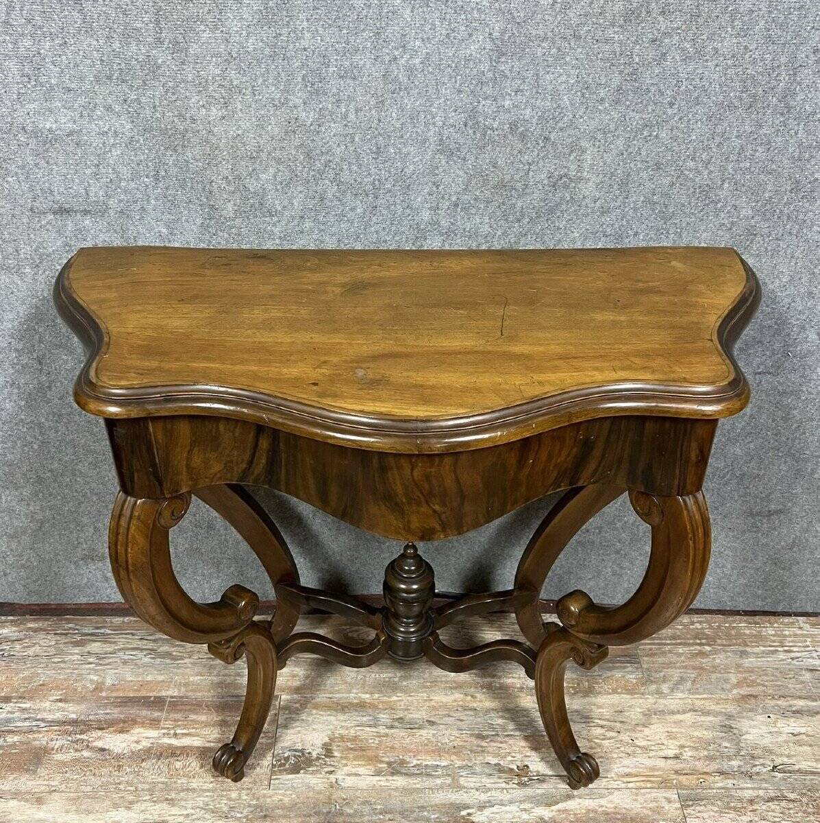 Console galbée époque Napoléon III en acajou vers 1850