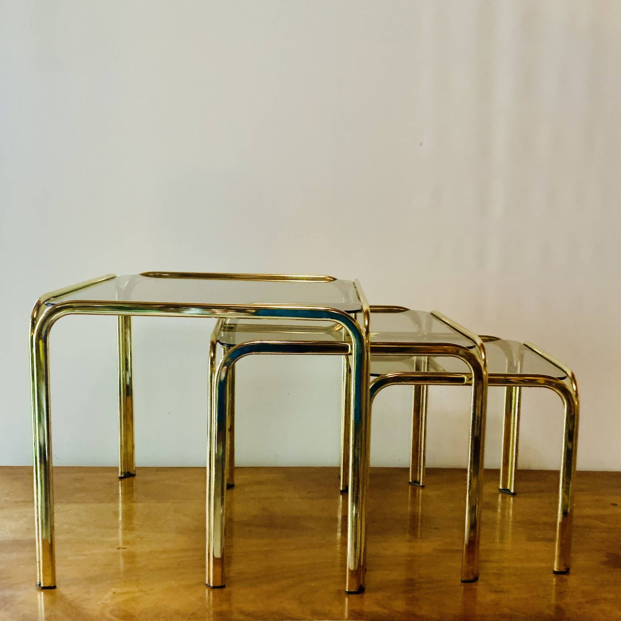 Vintage nesting tables in gold metal and smoked glass
