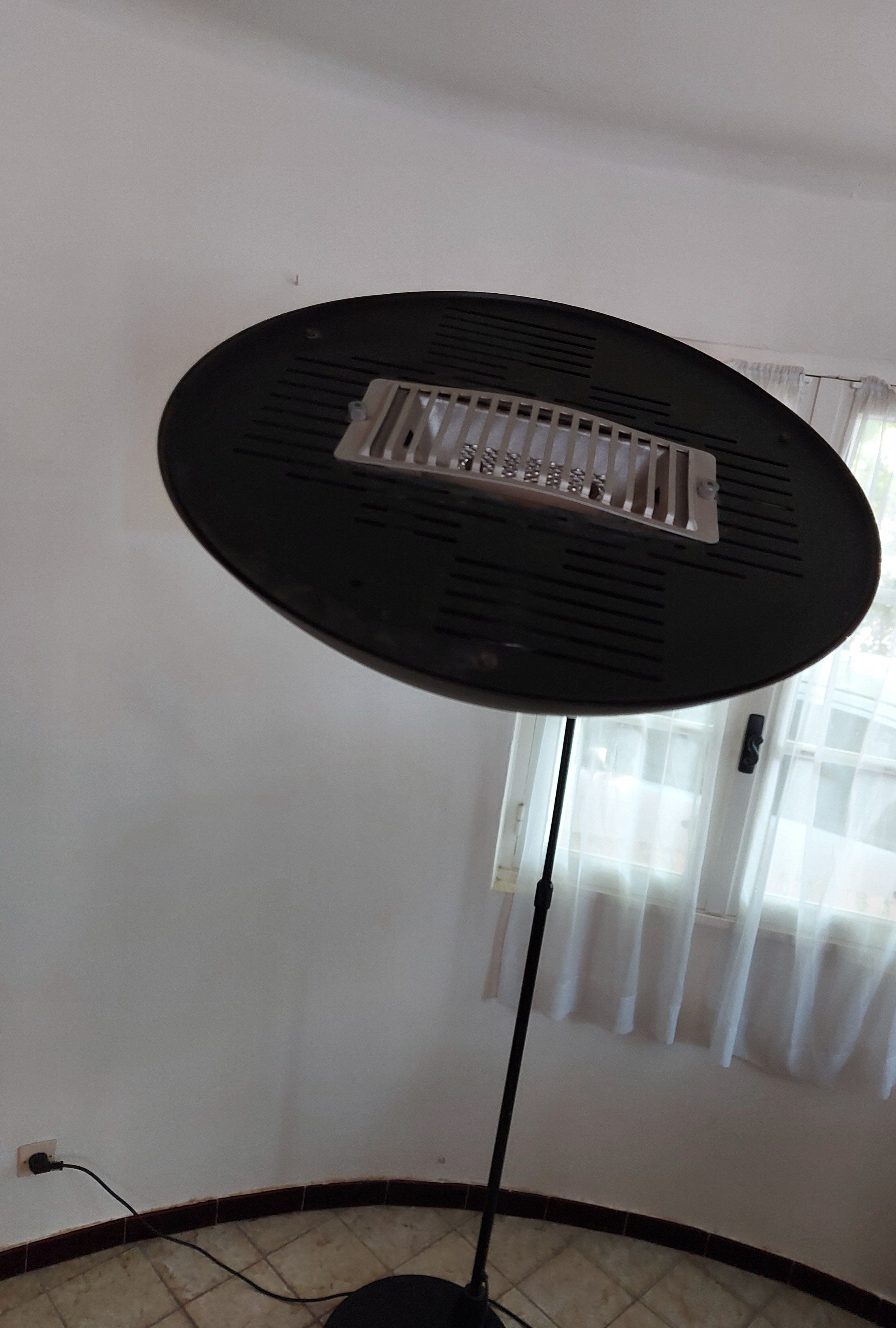 Lampadaire noir arqué Leonardo Marelli pour Estiluz vintage 1980'S