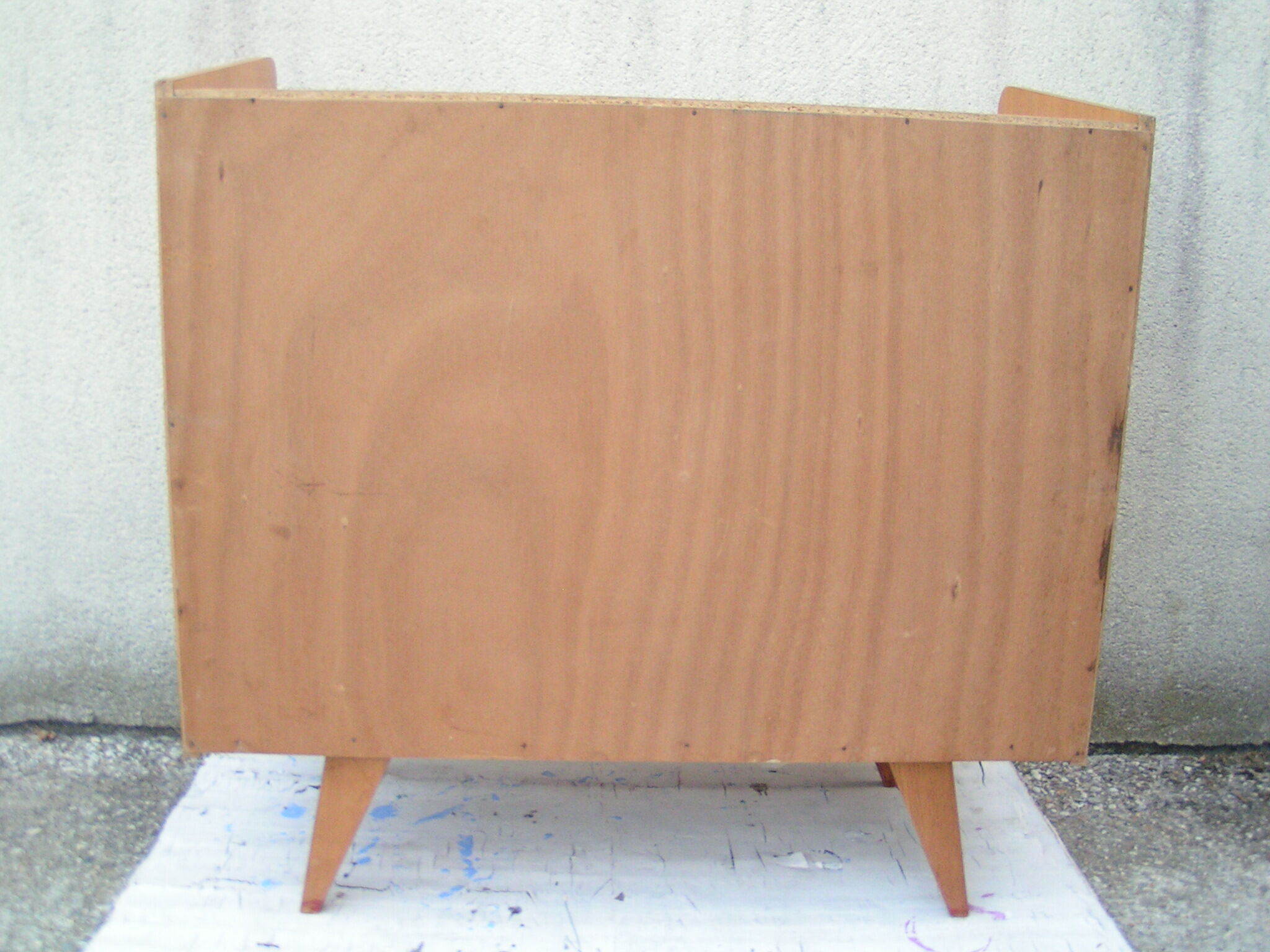 50s foot compass dresser