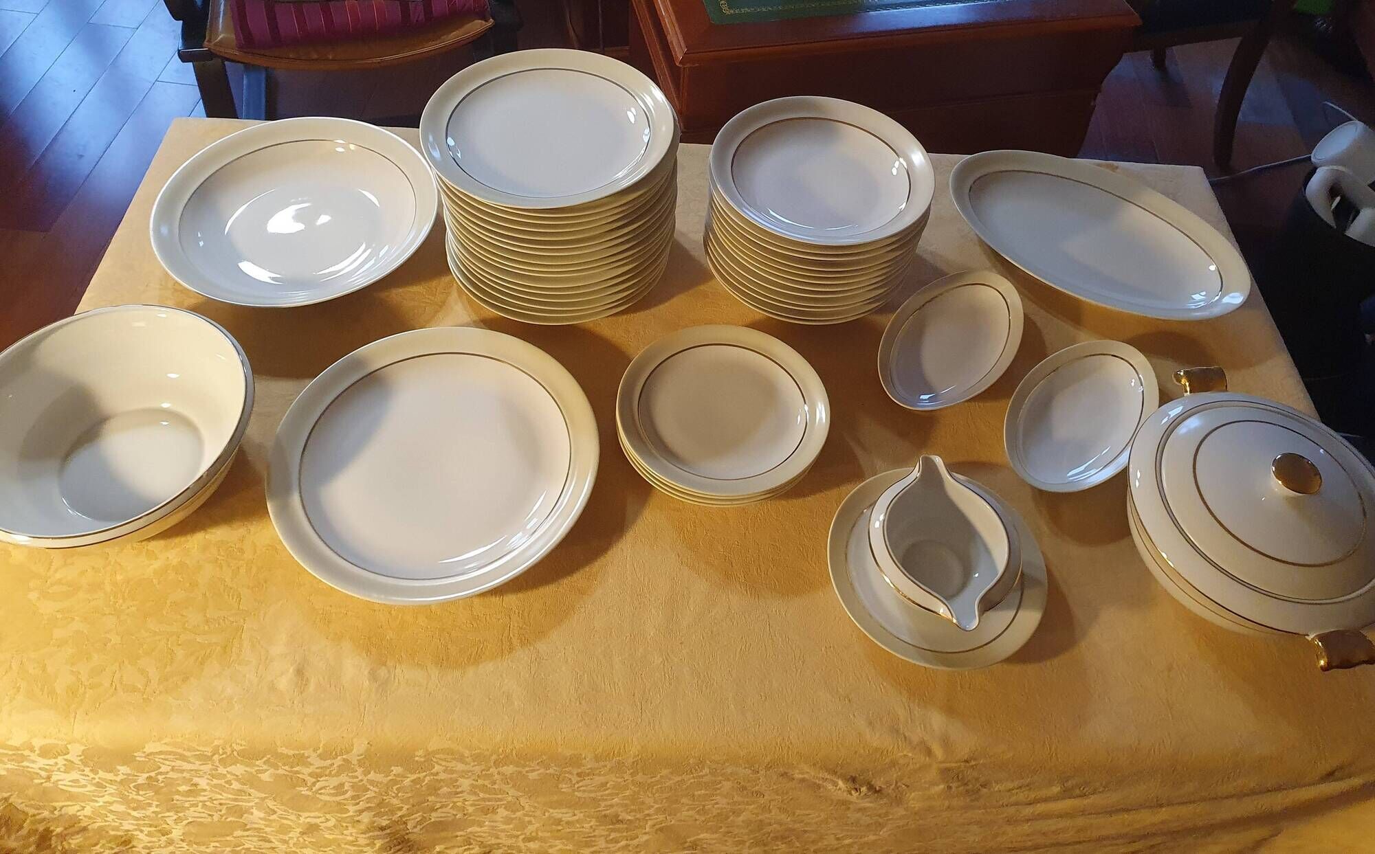 White and yellow porcelain dinner service with gold edging, Poral Limoges France