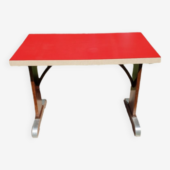 Table bistrot années 30/40 en formica rouge