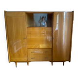 Armoire en bois clair