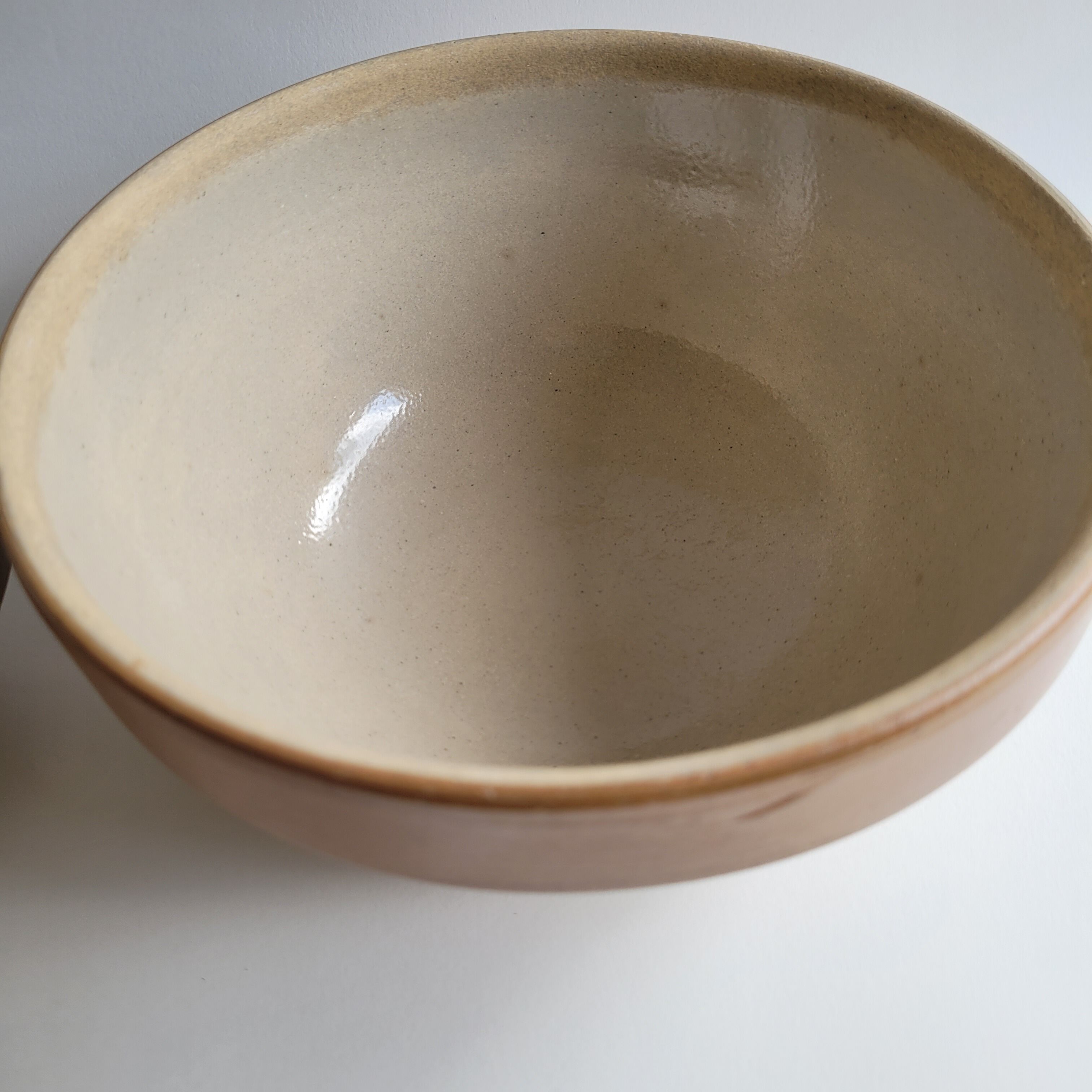 Set of 2 small and medium stoneware bowls