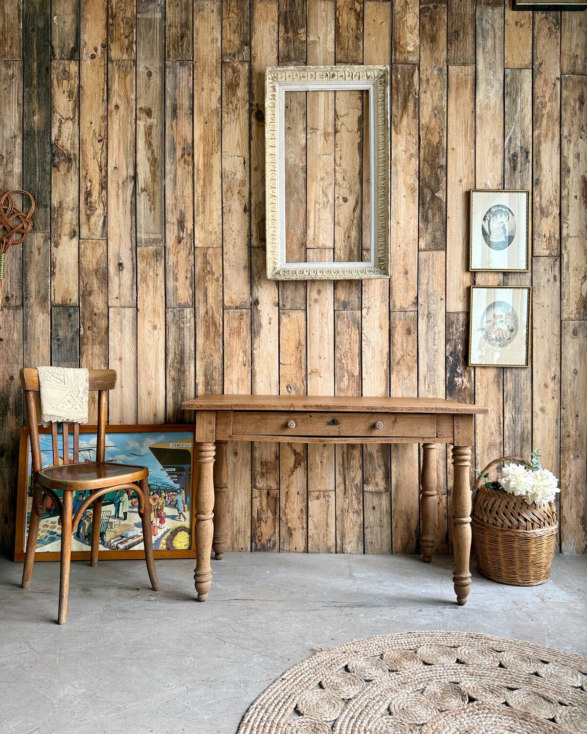 Table with turned legs in solid oak (renovated)
