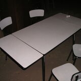 Table in formica and its 4 chairs