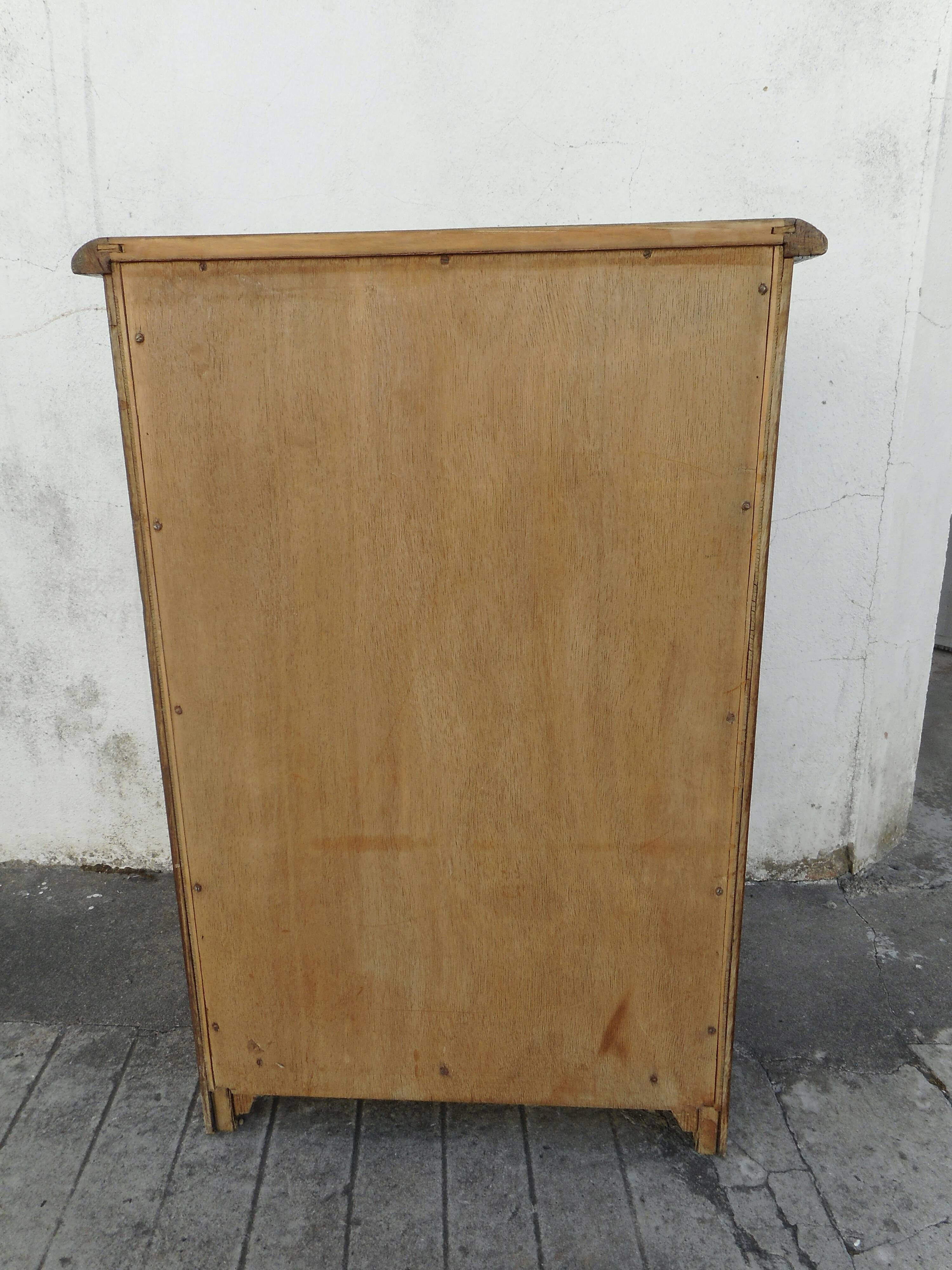 Extra furniture a door topped by a niche