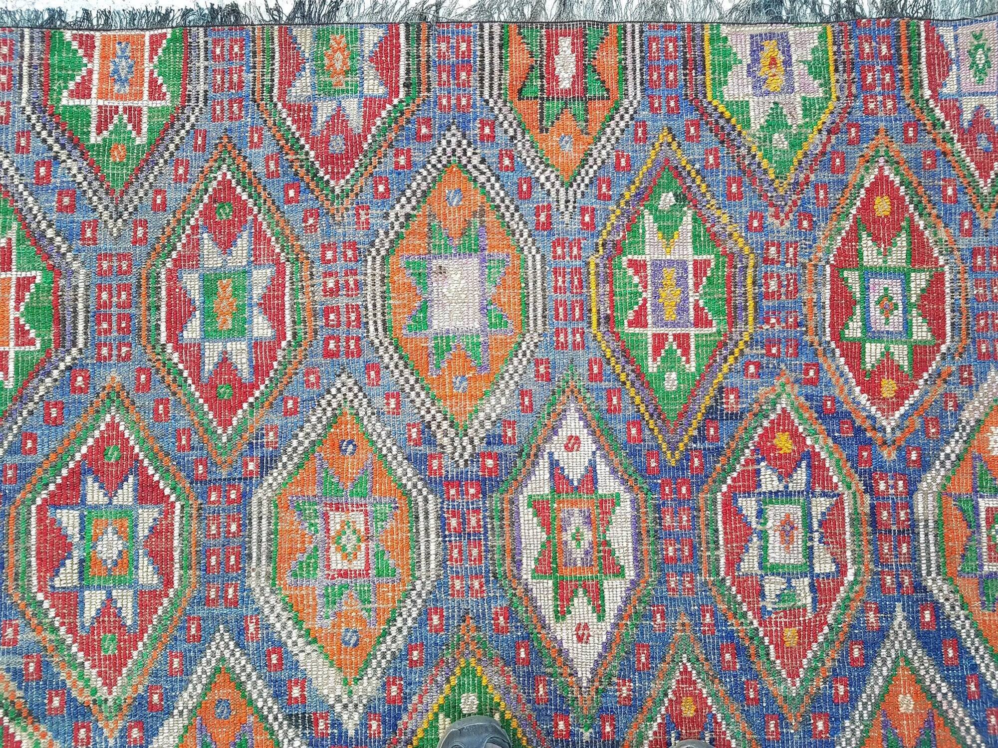 Vintage Turkish kilim, handwoven, 186x227 cm.