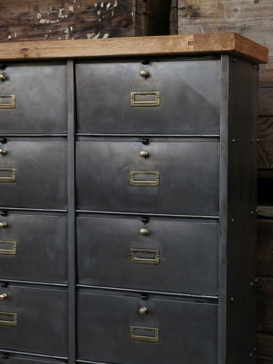Furniture clamshell, Roneo 15 tray oak lockers