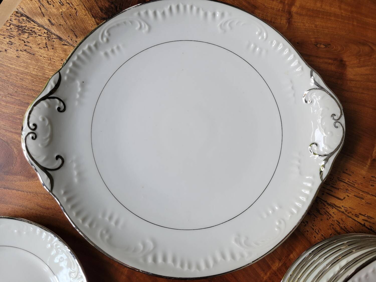 Silver-edged dessert service and its dish