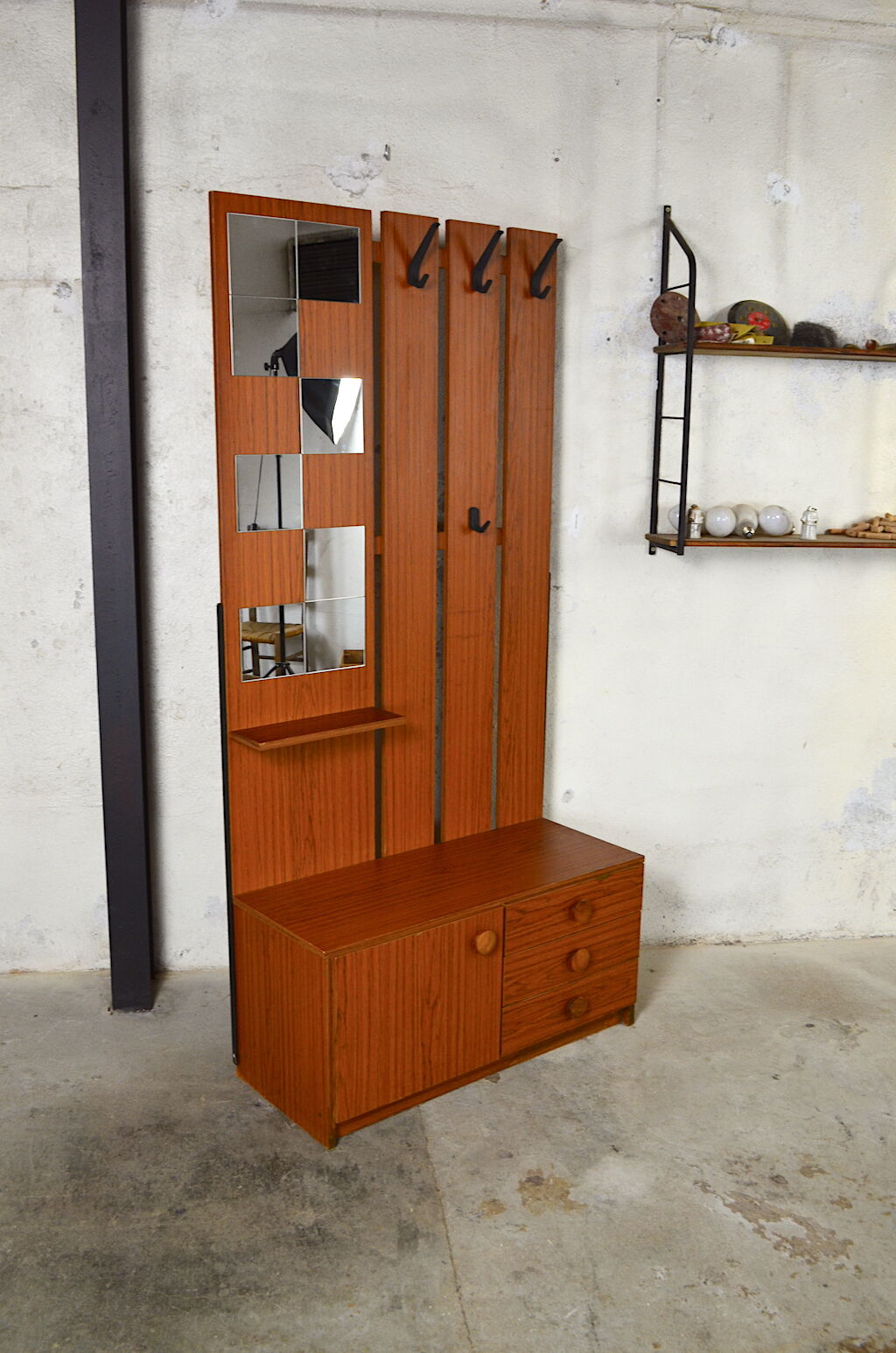 Eddy cloakroom furniture