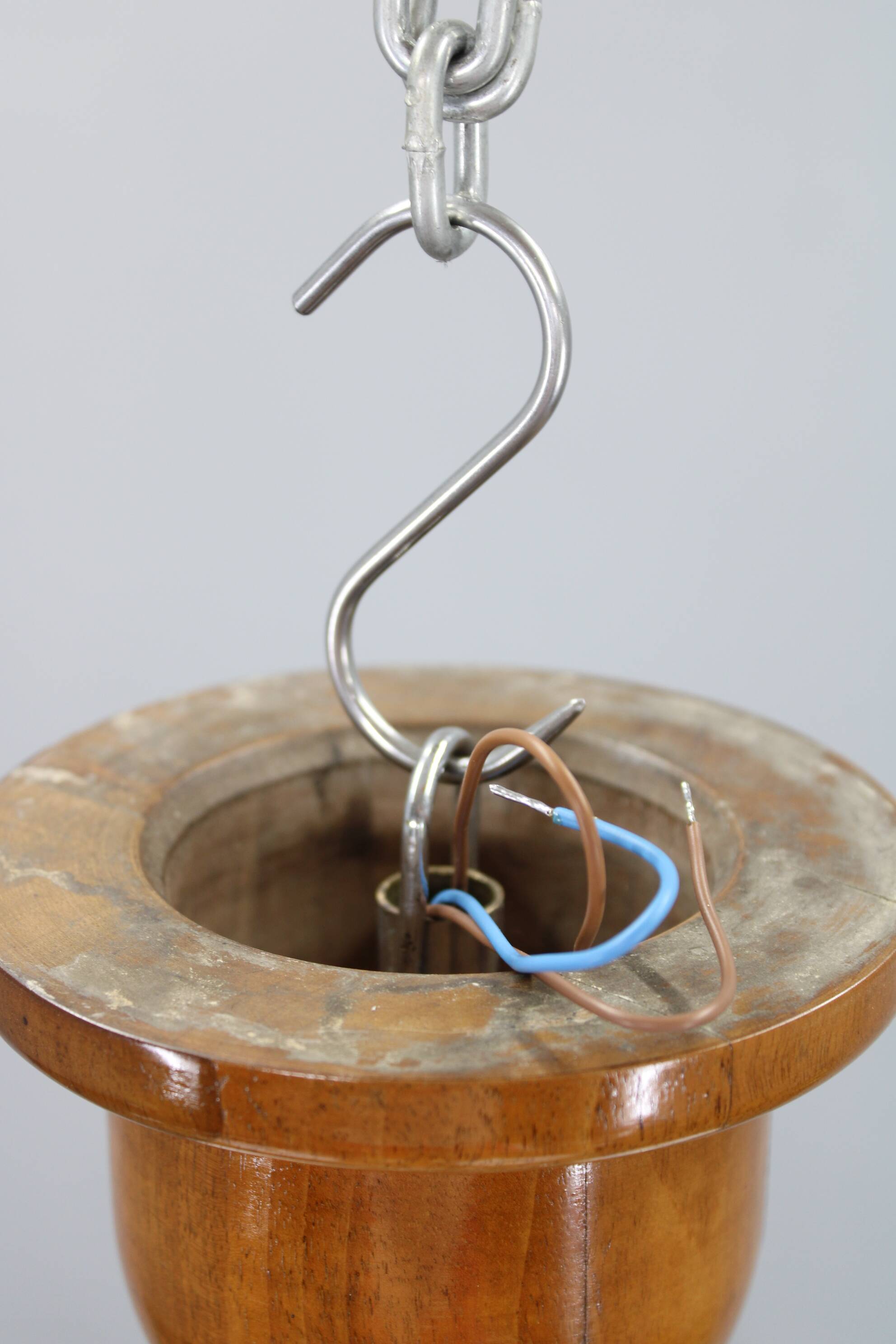 Lustre Art Déco en chrome et noyer avec abat-jour en verre opale, Tchécoslovaquie, 1