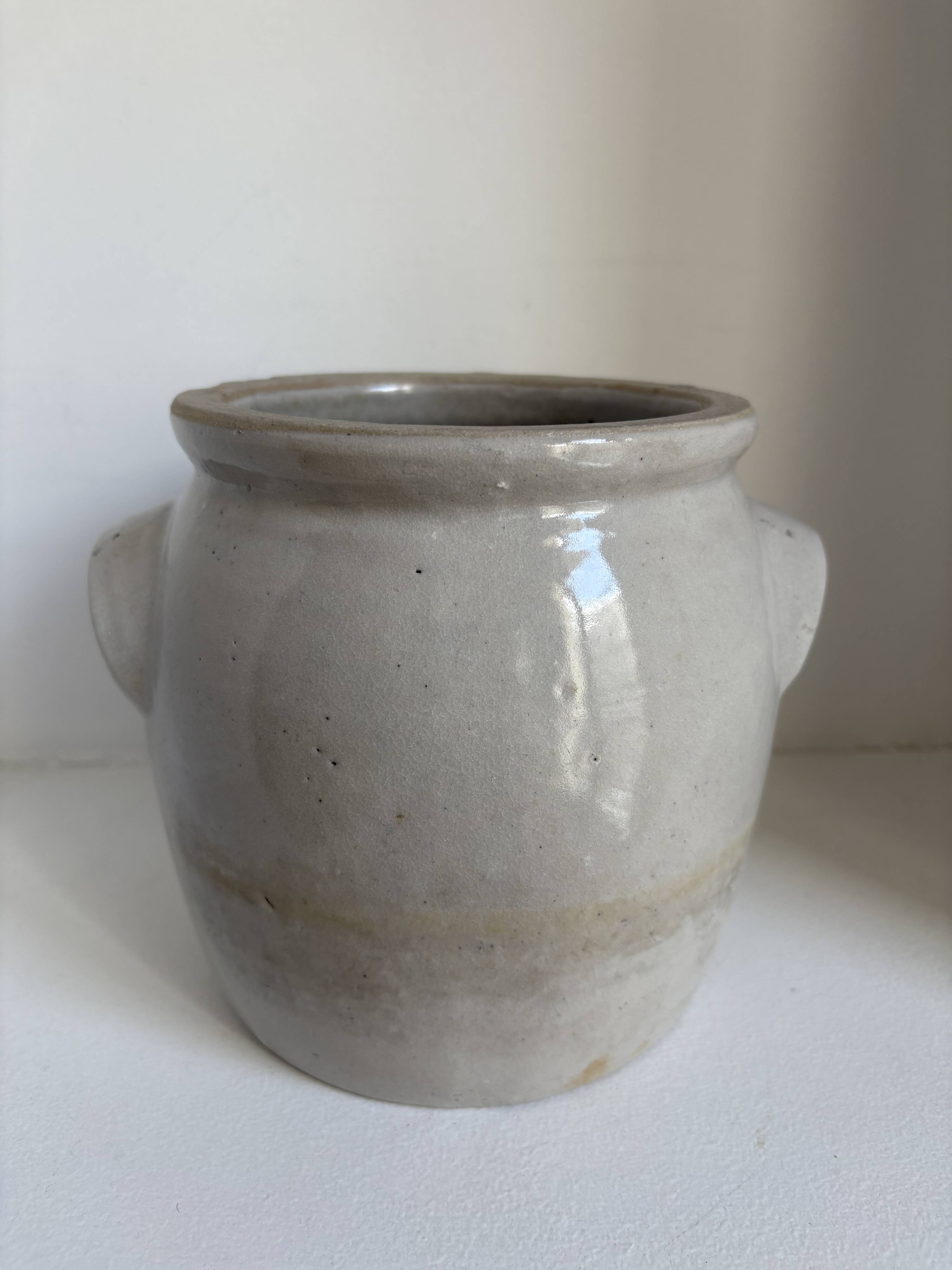Set of 22 decorative items