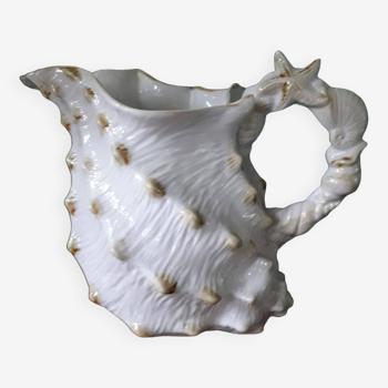 Very original ceramic in the shape of a shell