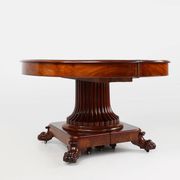 Extendable Antique English Dining Table in Victorian style, ca. 1830