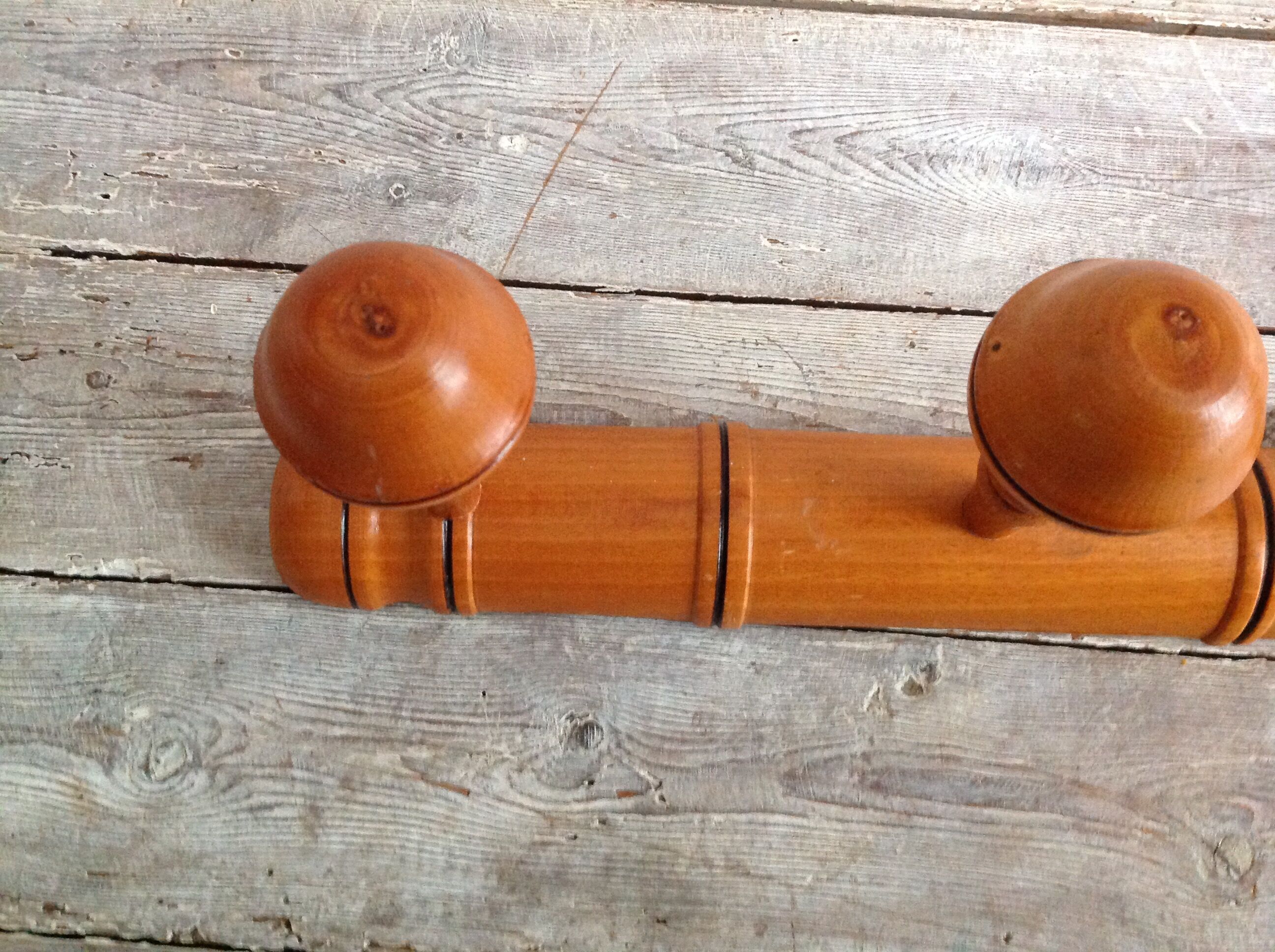 Bamboo-style coat hanger