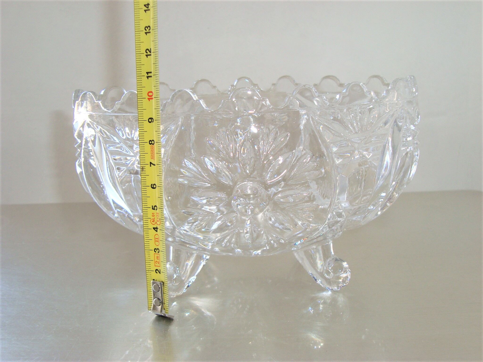 Cut gardener crystal cut center of table 4 feet