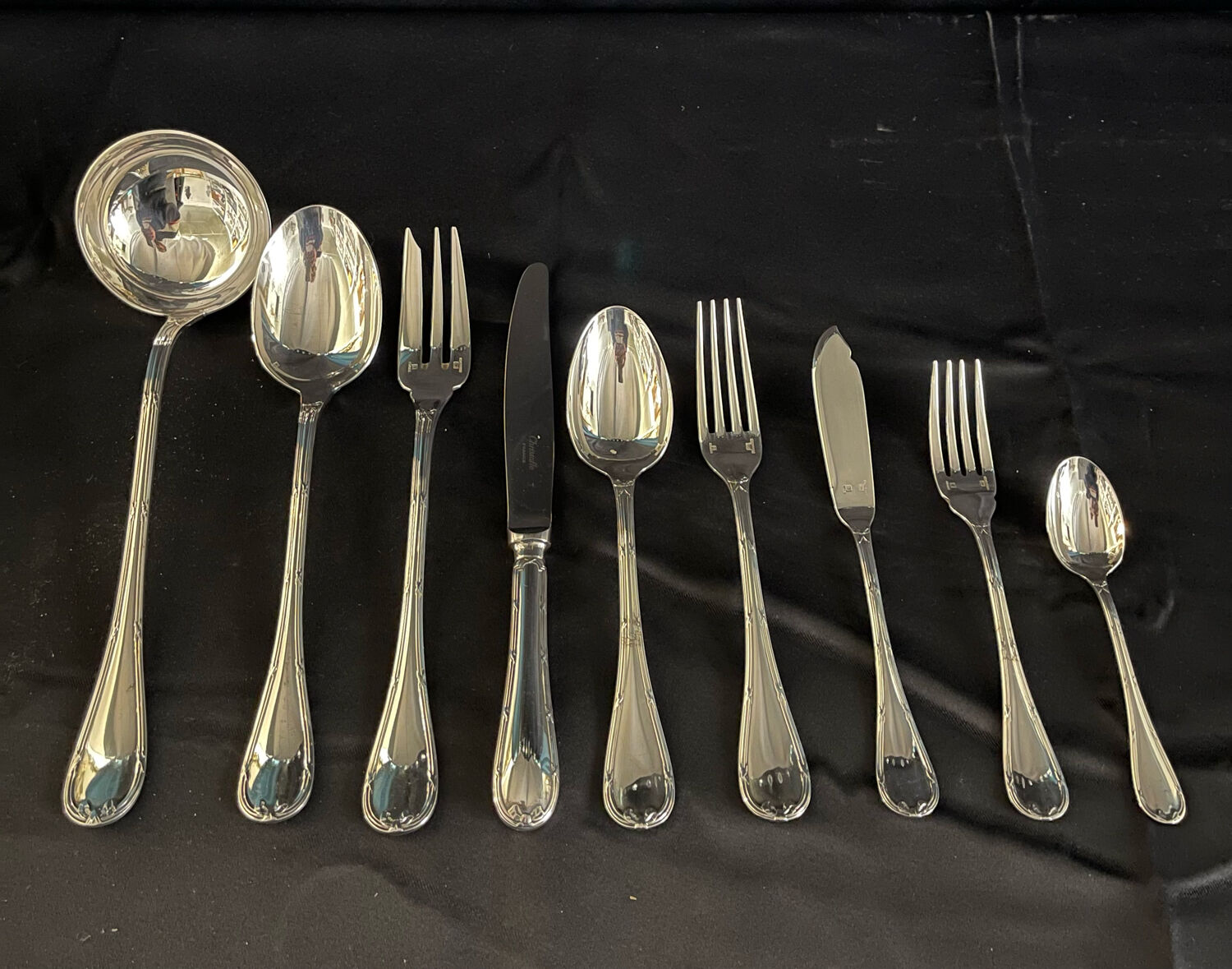 Christofle ménagère rubans croisés 75 pièces état proche du neuf