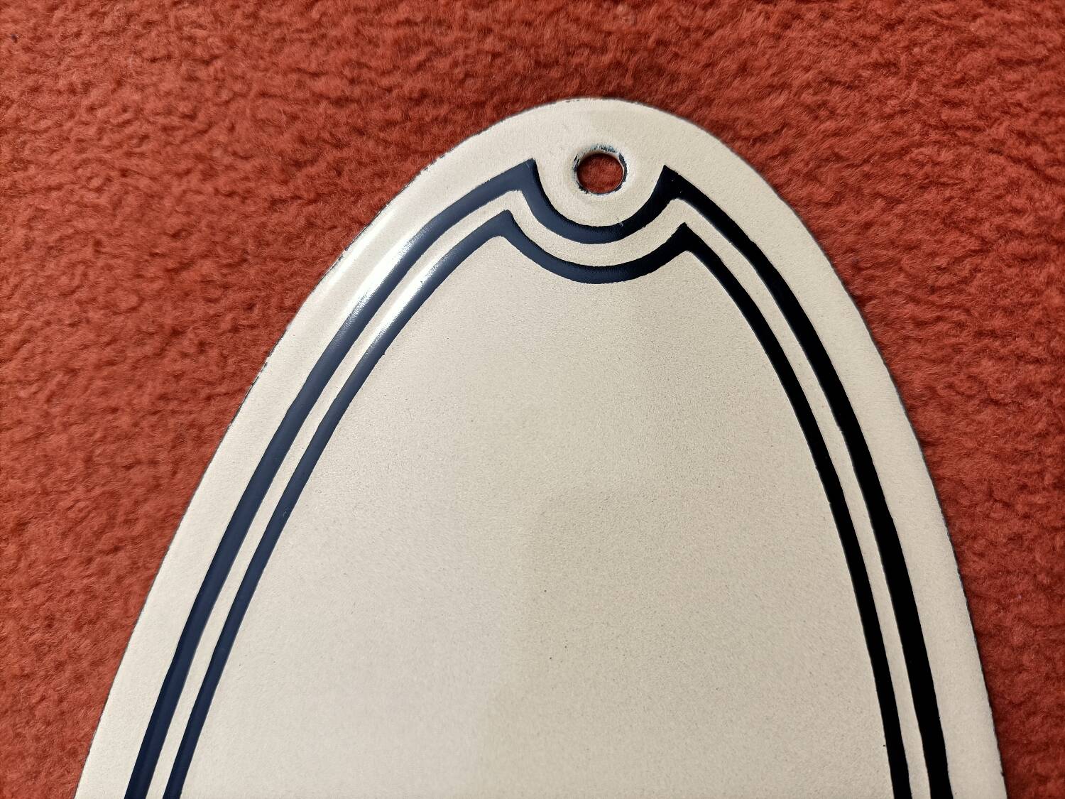 Enameled plaque - Artists Entrance 👩‍🎨💋