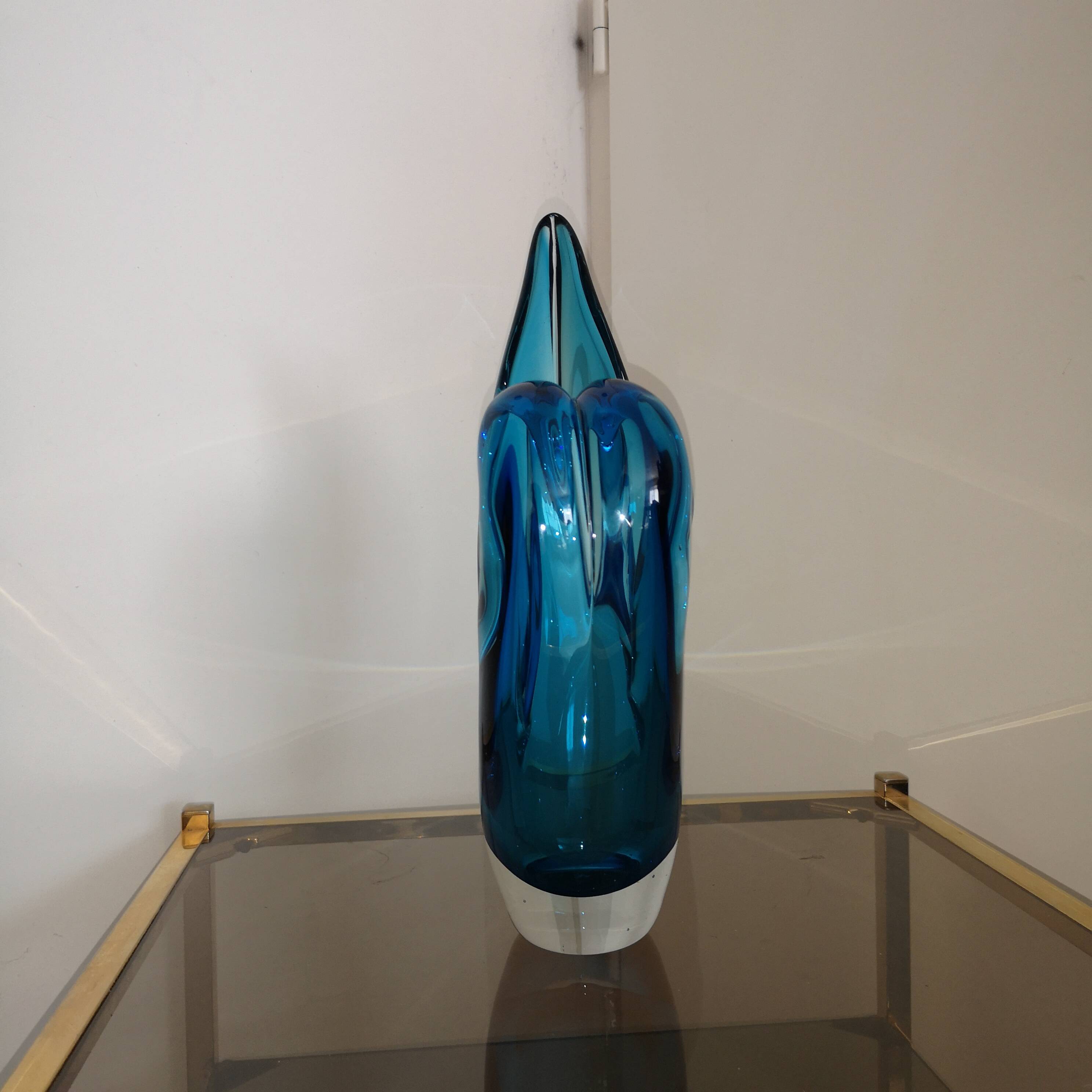 Vase sculptural organique en cristal d'art bleu cobalt, 1960