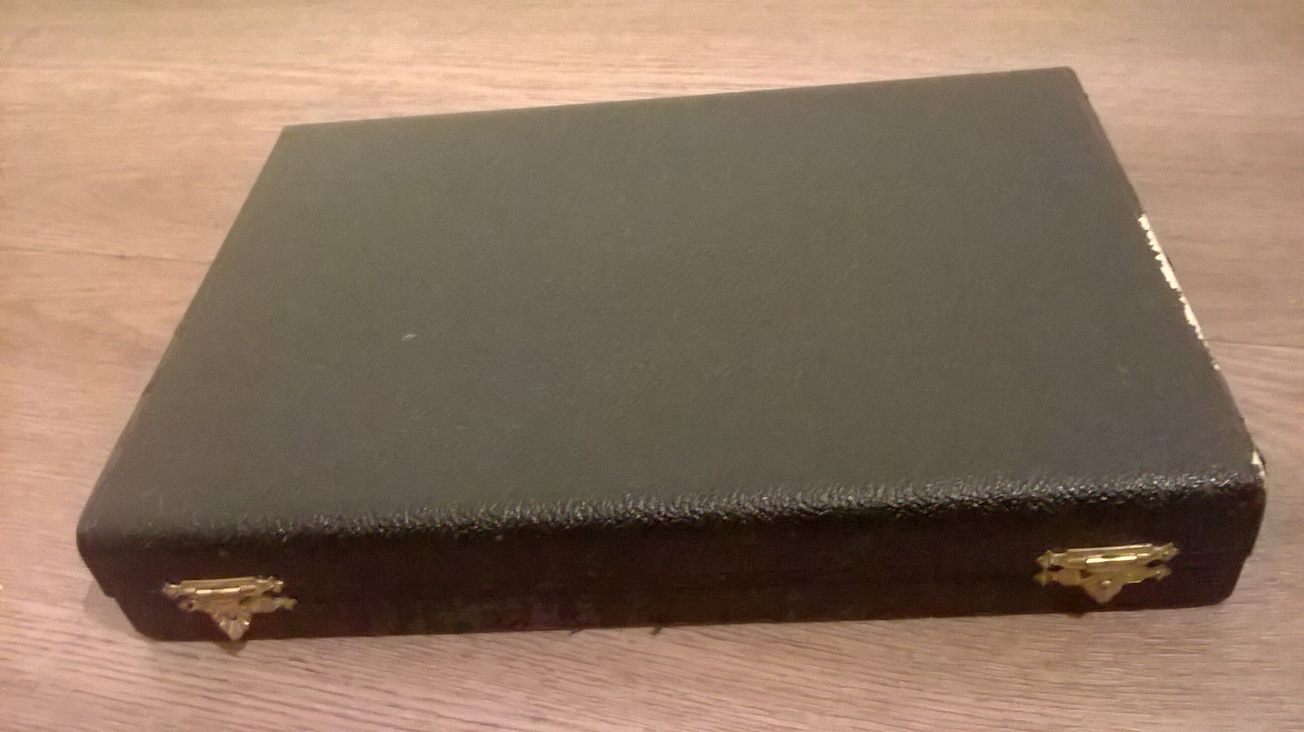 Coffret 12 couteaux Lüthi Neuchâtel