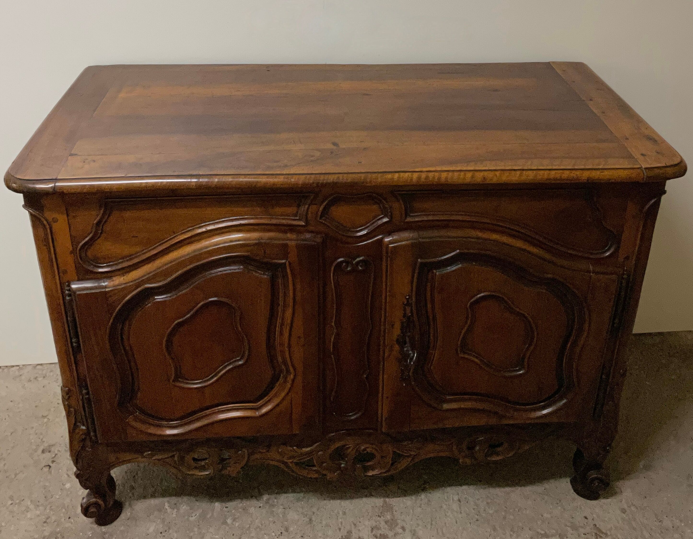 Provencal credenza in walnut eighteenth century