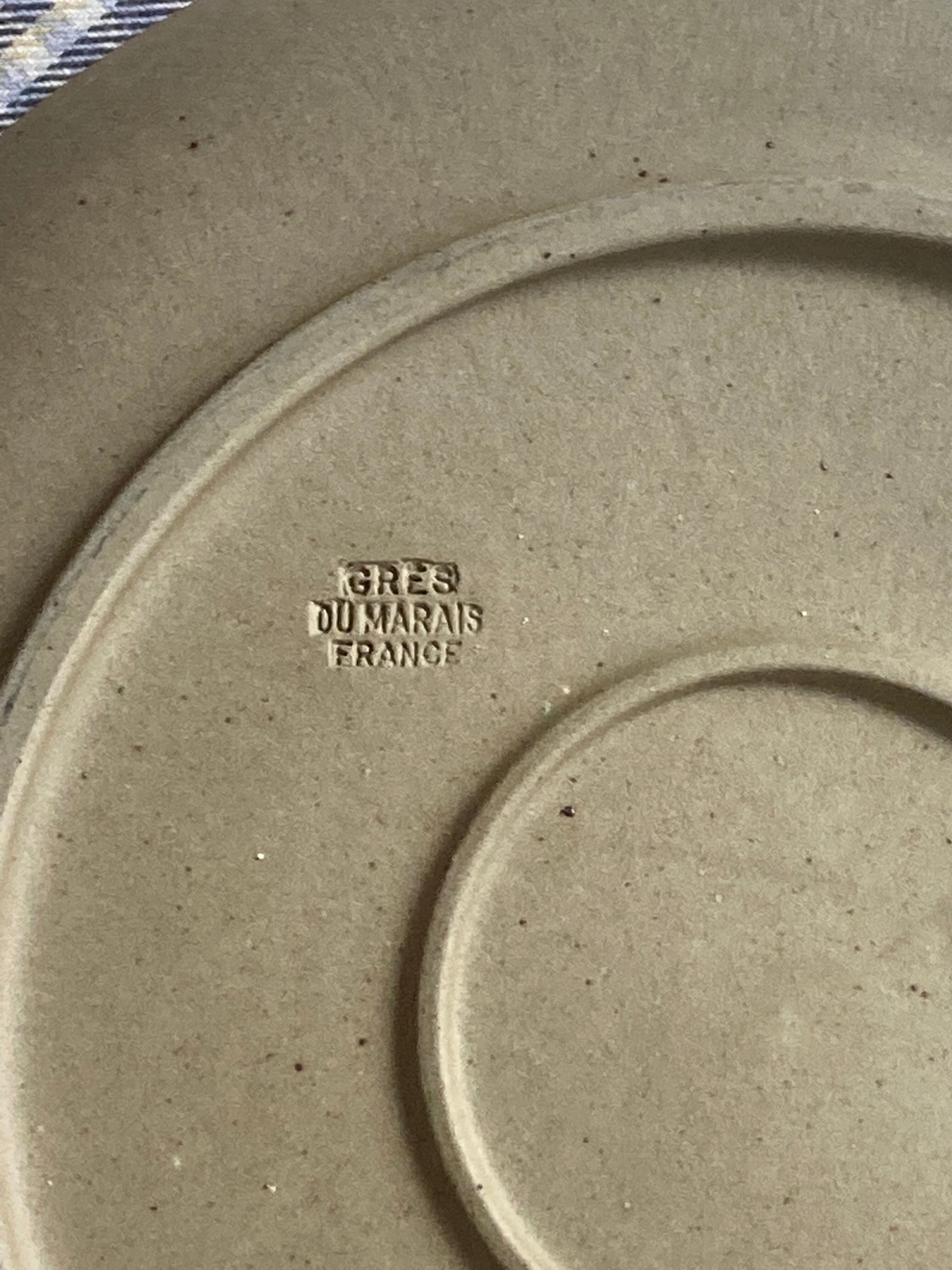 Flat plates in marshes stoneware paris