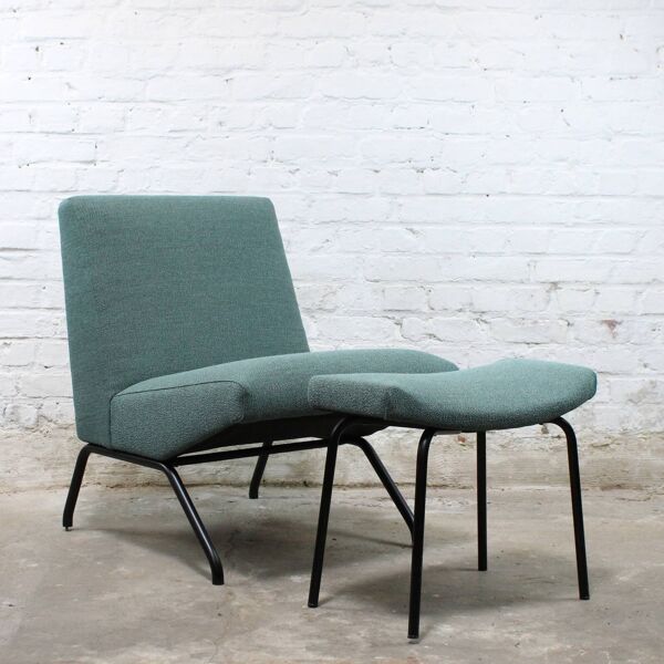 Chauffeuse modèle ''Visiteur'' et ottoman par Pierre Guariche pour Meurop