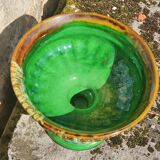 Coupe en faïence forme Médicis vert flammé
