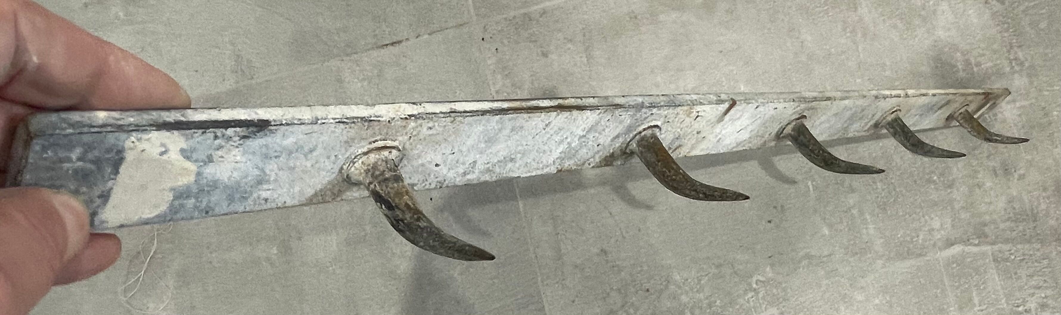 Butcher's hook, wolf's teeth, kitchen hat and hooks