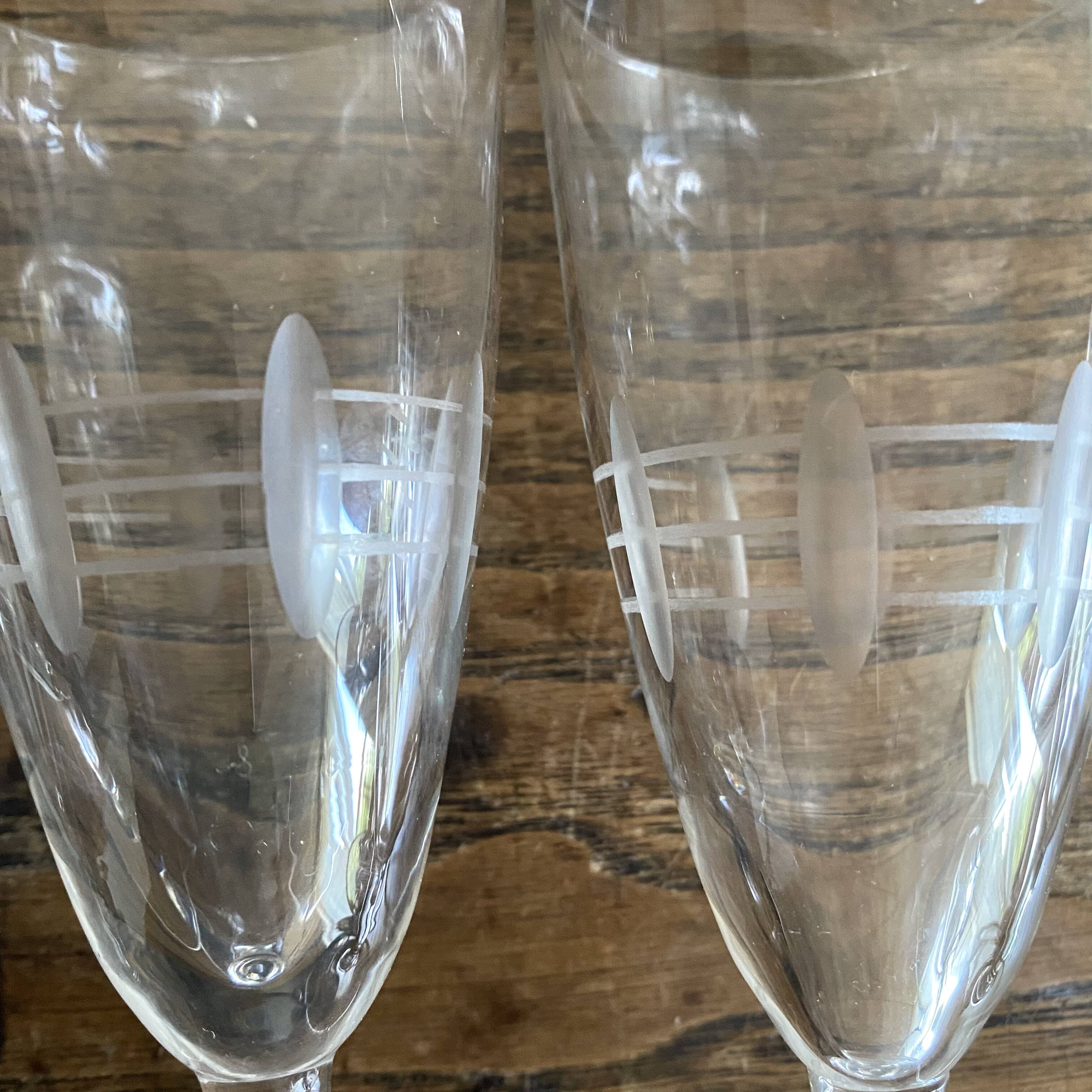 Chiseled decoration flutes