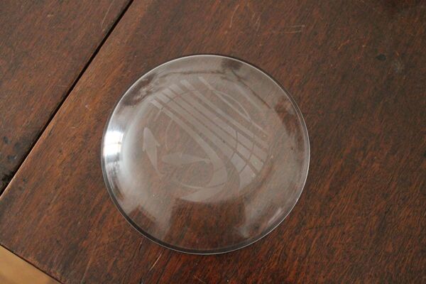 Hermès paire d'assiettes en verre à motif de dauphins