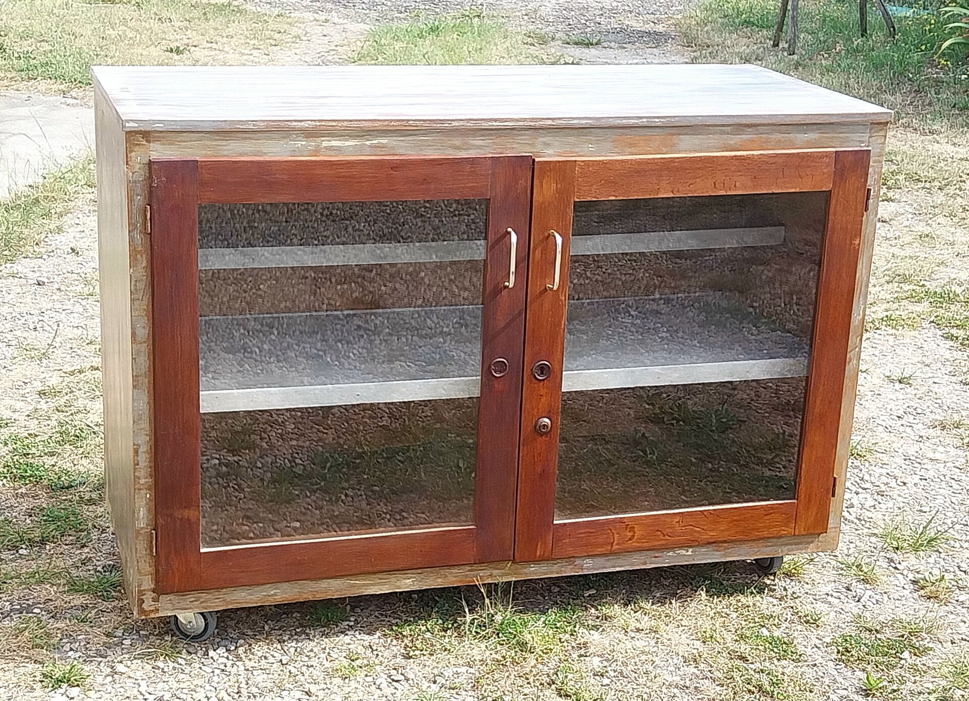 Glass cabinet