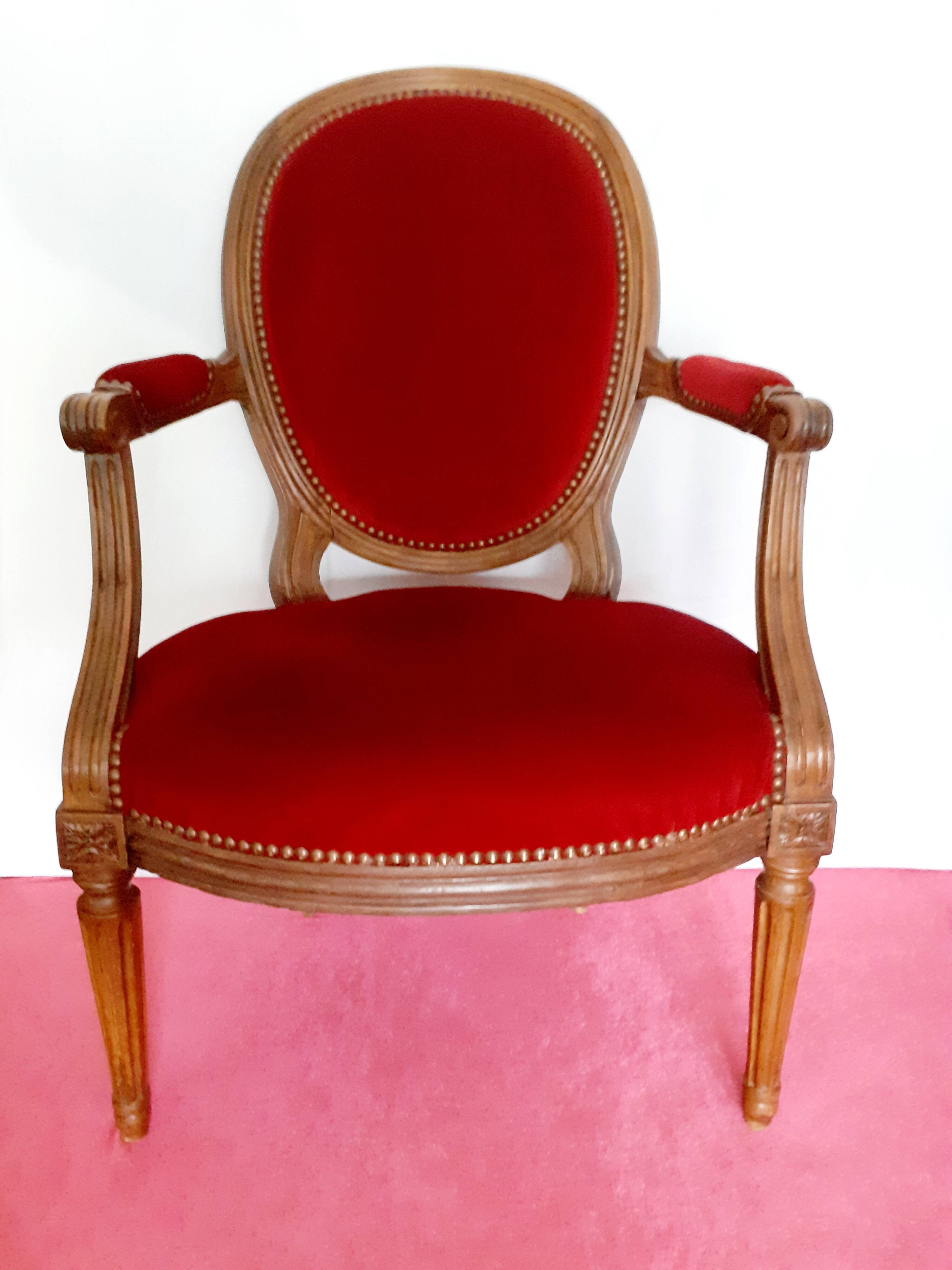 Louis XV medallion chair