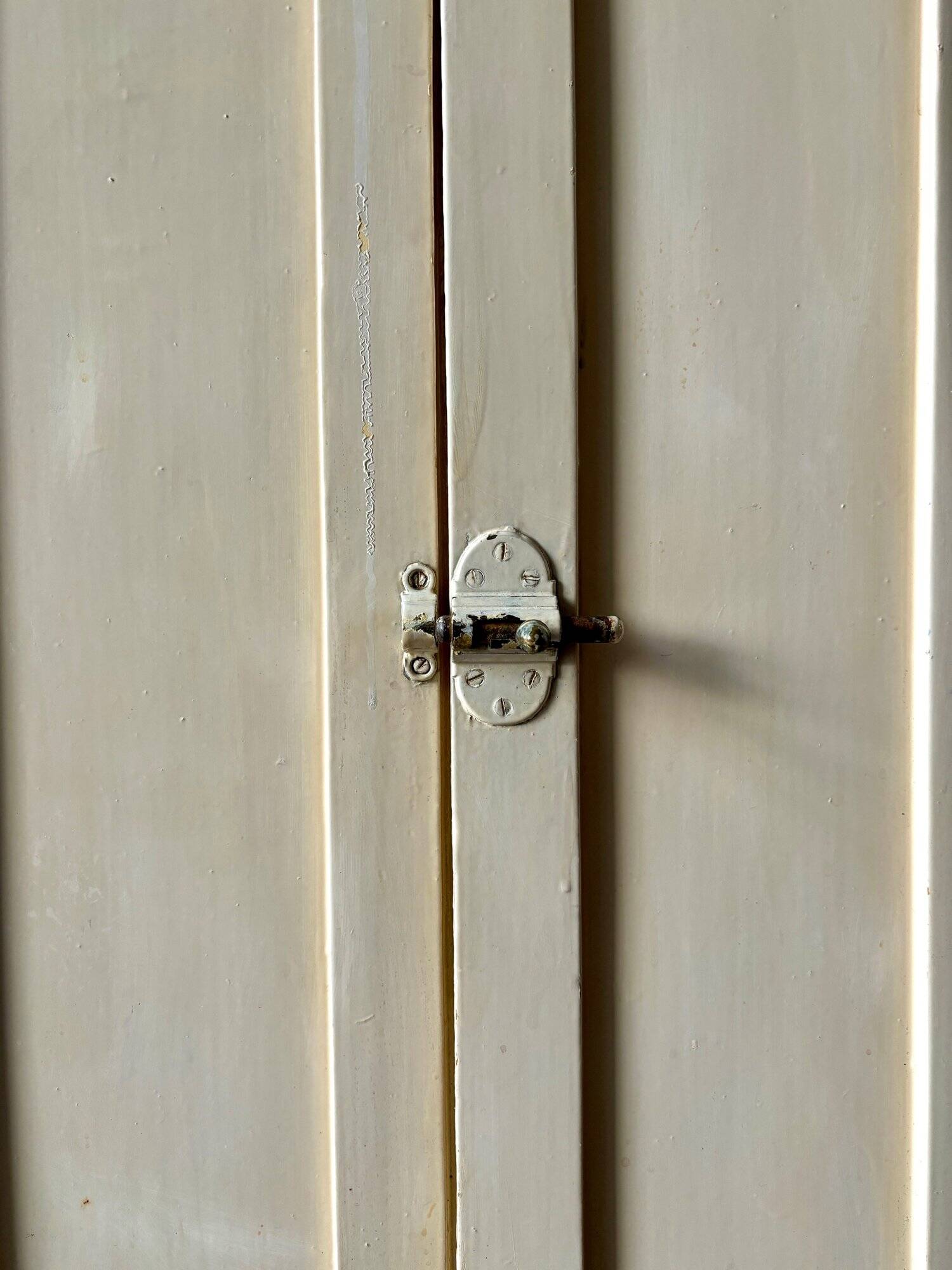 Confiturier, buffet 2 portes en bois beige