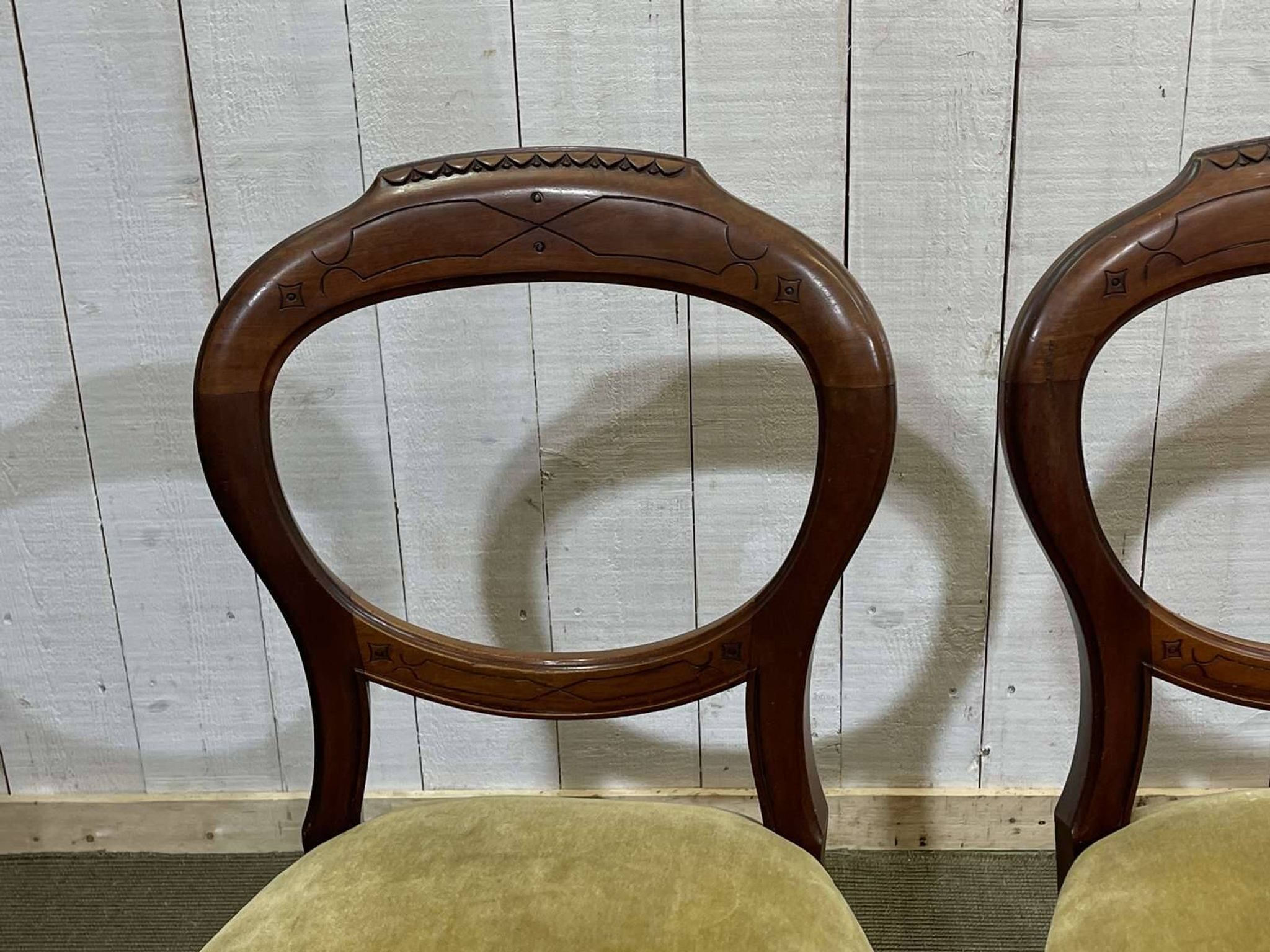 Suite de 4 chaises anglaises Victoriennes 19ème en Acajou