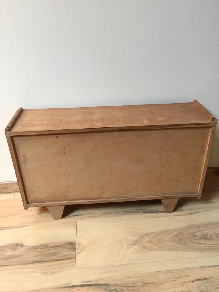Armoire pour poupée