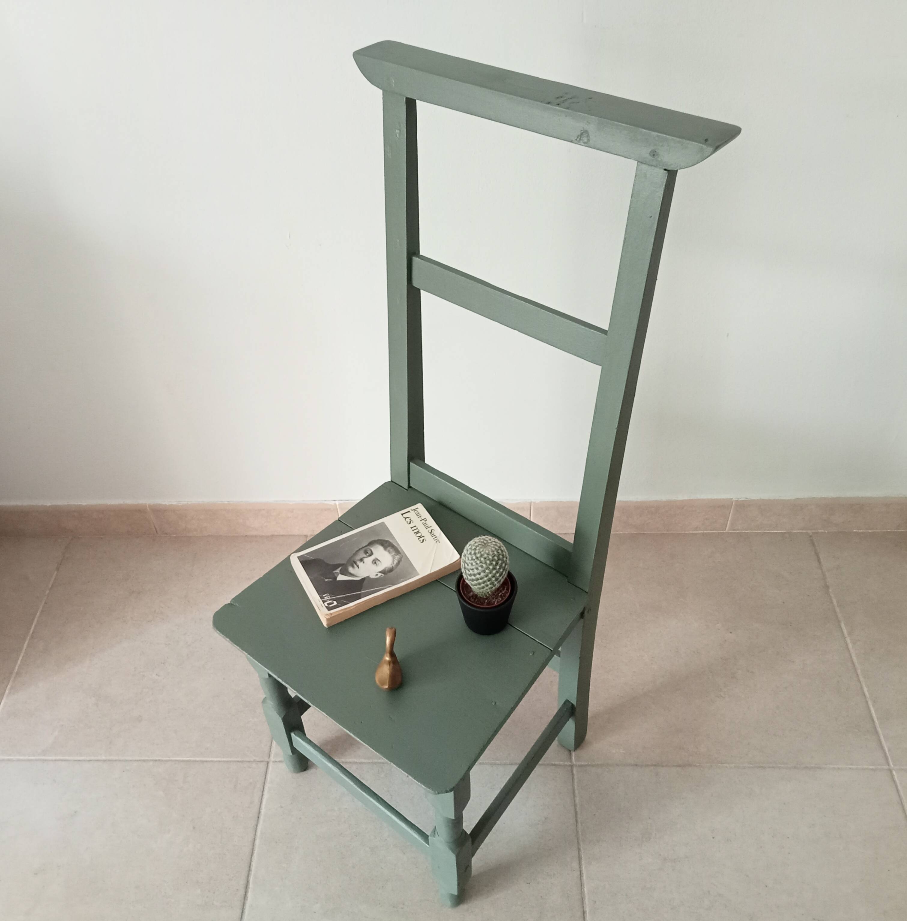 Antique "prie dieu" chair from the 19th century.