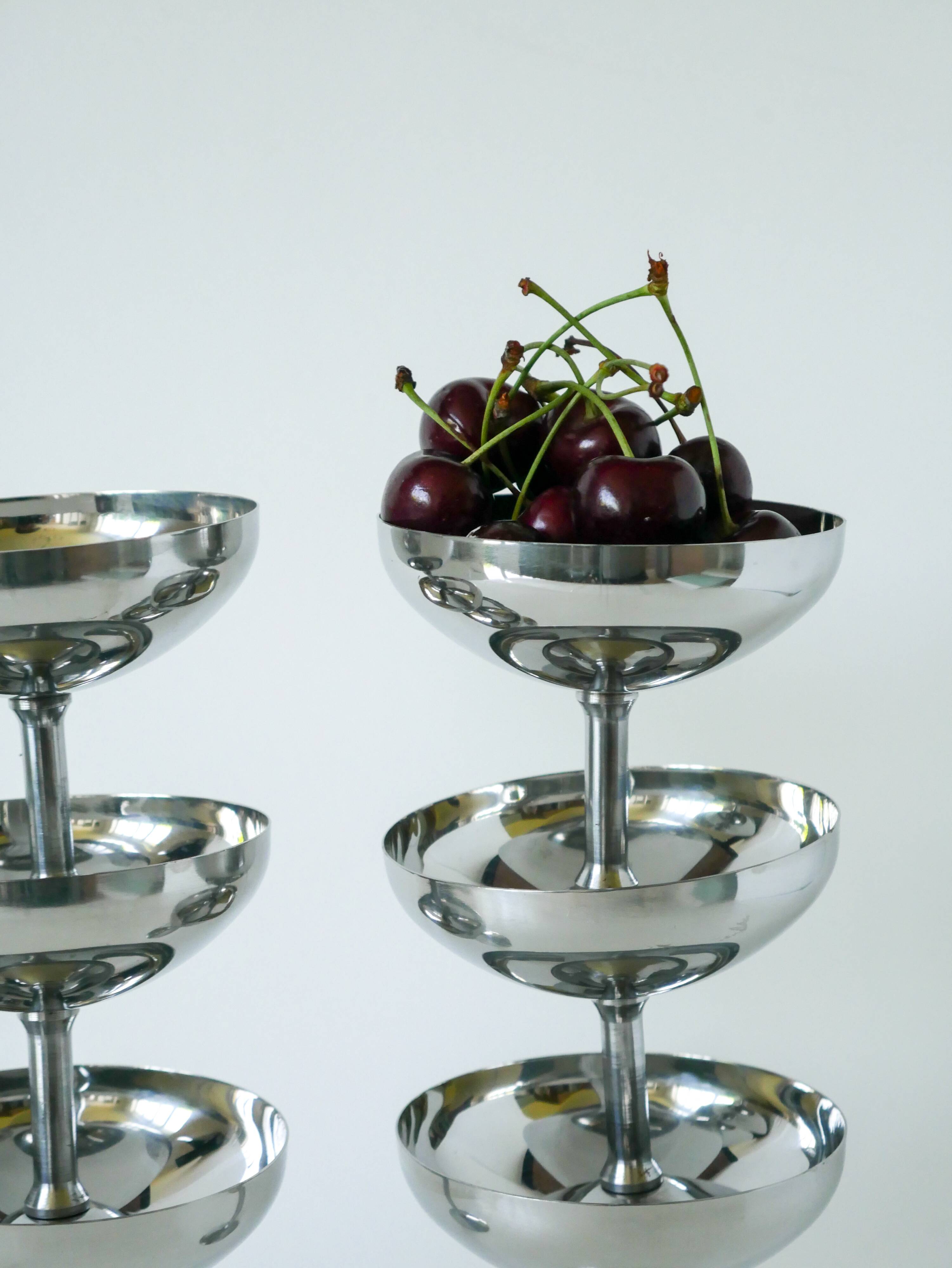 Set of 6 large stainless steel bowls, Tall, Design, 1970, 10 x 10 cm