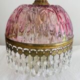 Suspension ancienne en verre rose avec pampilles.