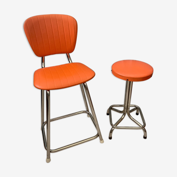 Duo de chaise et  tabouret 1970 orange et chromes