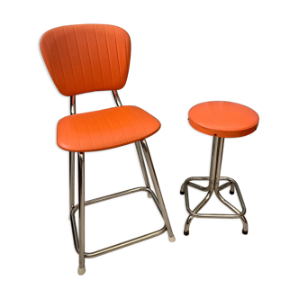 Duo de chaise et  tabouret 1970 orange et chromes