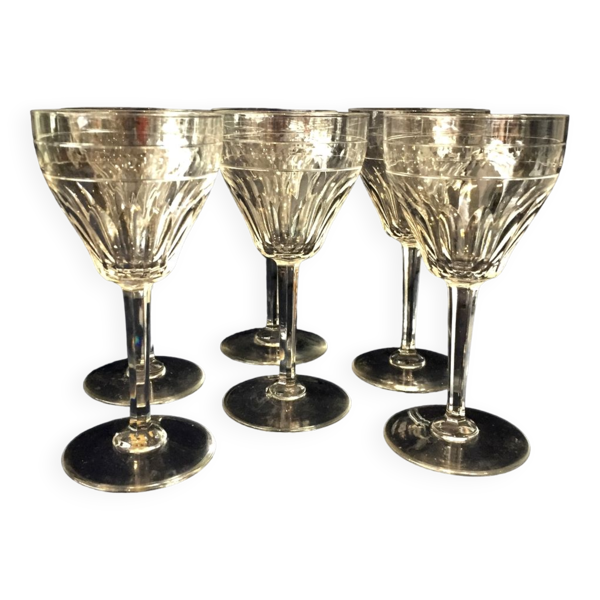 Suite de 6 verres a pied pour vin cuit ou digestif en cristal taille