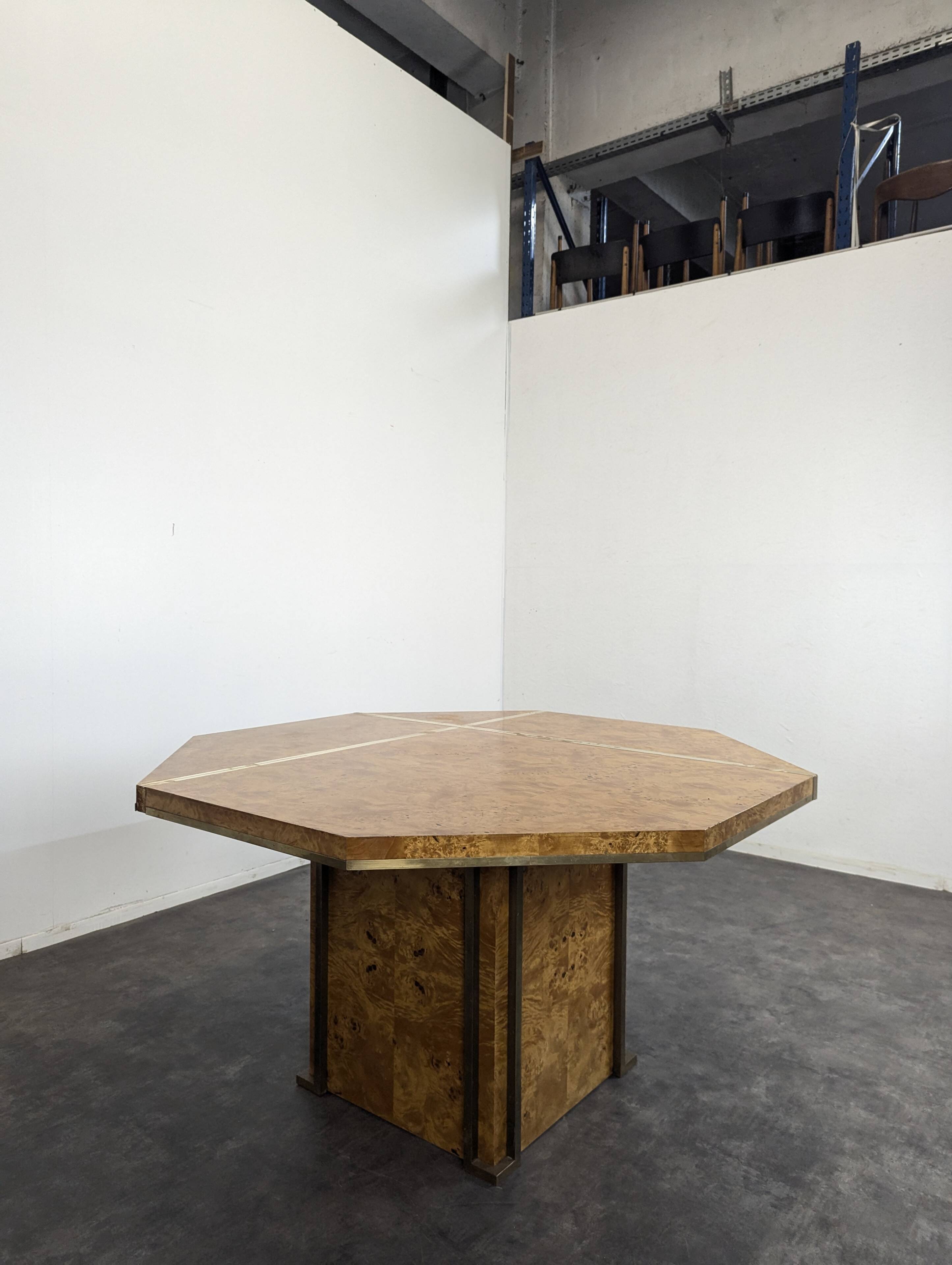 Table en ronce de noyer de Jean Claude Mahey