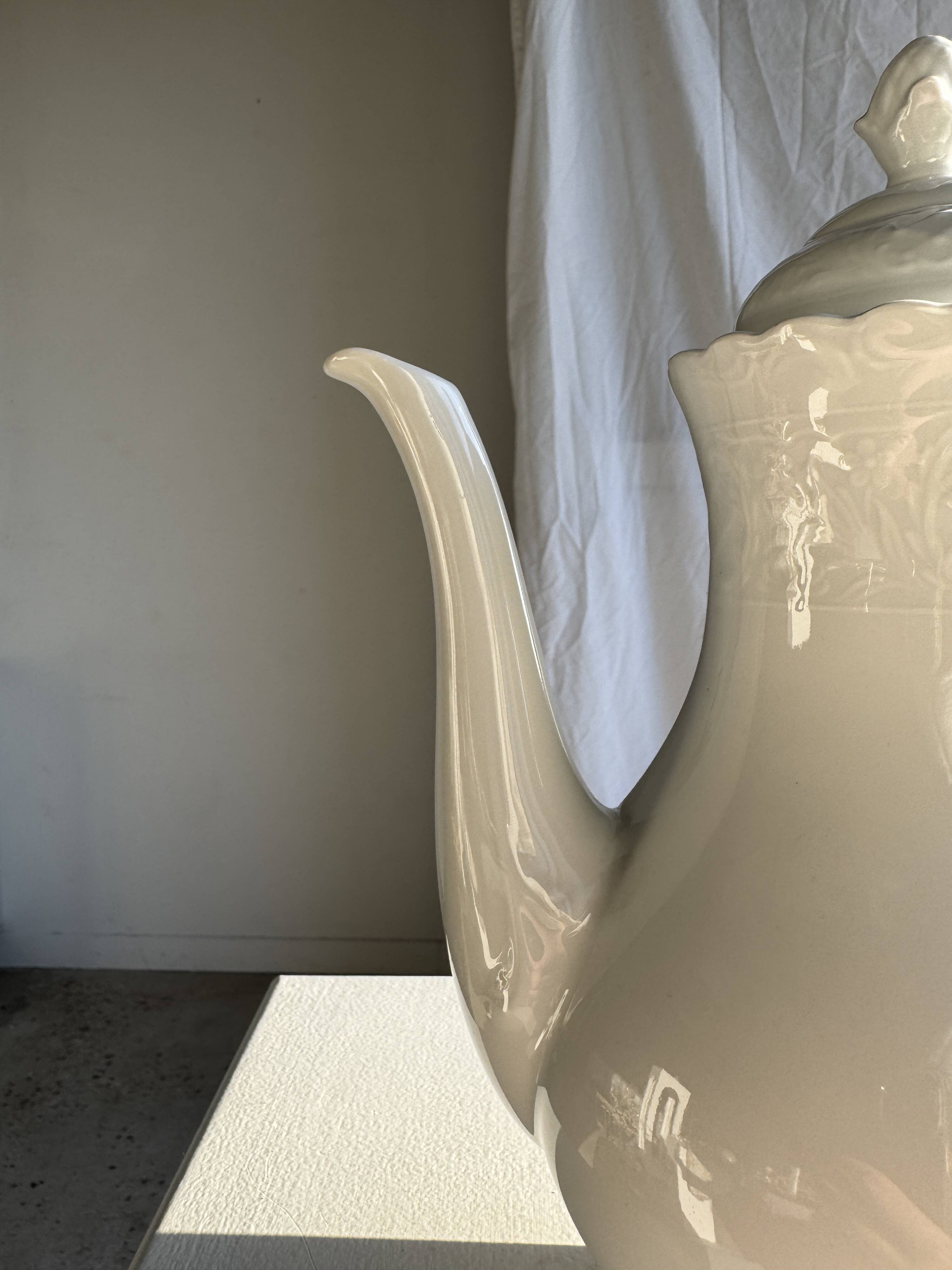 White Bavarian porcelain teapot H27