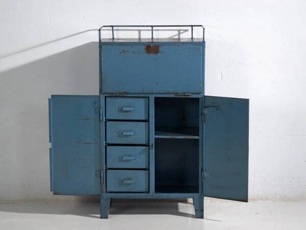 Vintage industrial-style metal cabinet (c.1950)