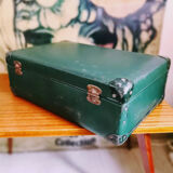 Green suitcase in vulcanized fibre