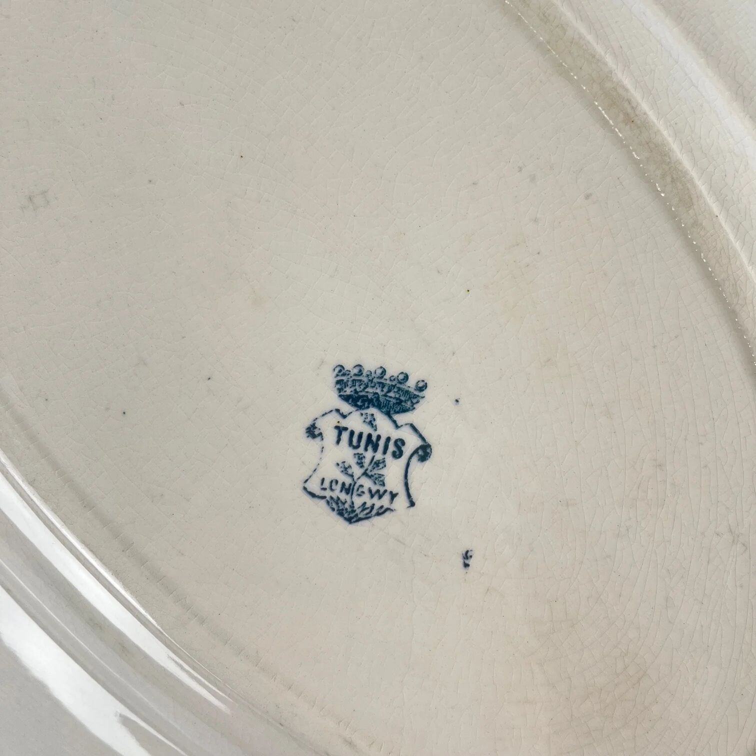 Plat ovale modèle "Tunis" par Longwy, fin XIXe siècle